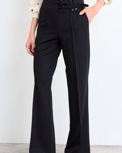 Pantalón IO Pantalon Io Liso en color negro.