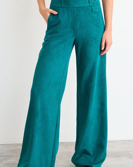 Pantalón IO Pantalon Io Liso en color verde musgo.