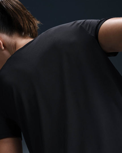 POLERA NIKE ONE SWSH HBR DF SS TOP