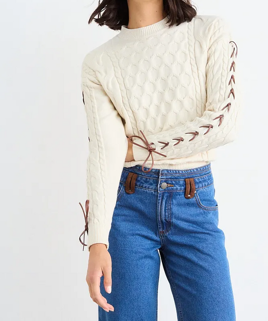 Sweater Io Cordon Manga IO en color crudo.