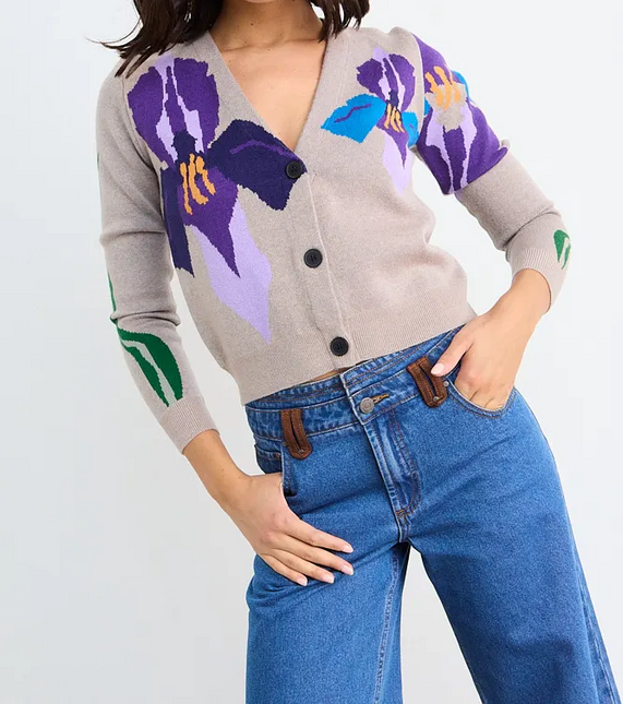 Cardigan Io Top IO en color morado.