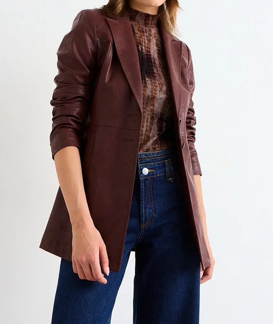 Prenda IO Trench Io Liso en color cafe moro.