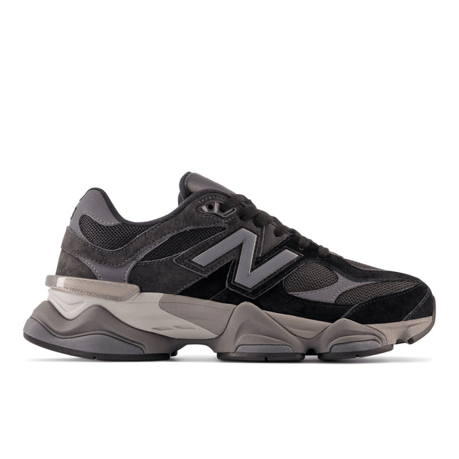 Zapatilla New Balance Unisex 9060 en color negro