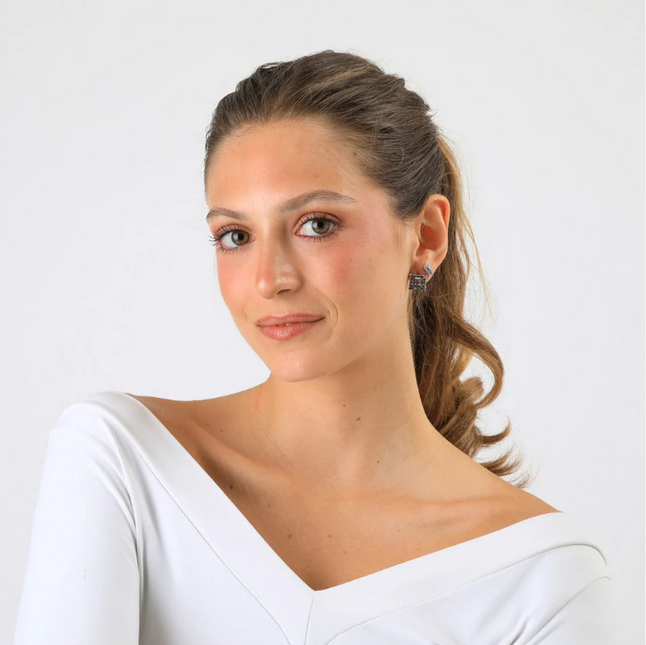 Aro Humana Itzel HUMANA en color plateado.