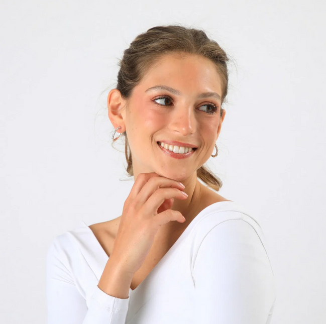 Aro Humana Perla HUMANA en color plateado.