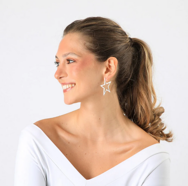 Aro Humana Rina HUMANA en color plateado.