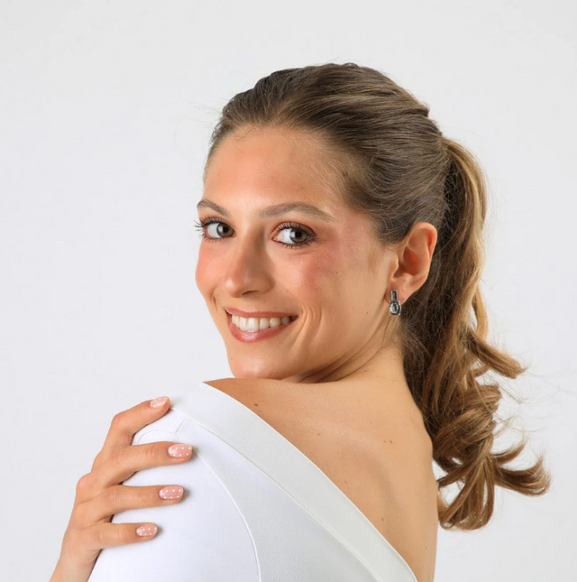 Aro Humana Leni HUMANA en color plateado.