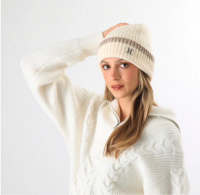 Gorro Humana HUMANA en color beige.