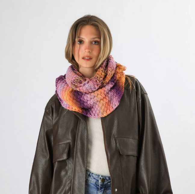 Cuello Humana HUMANA en color purple.