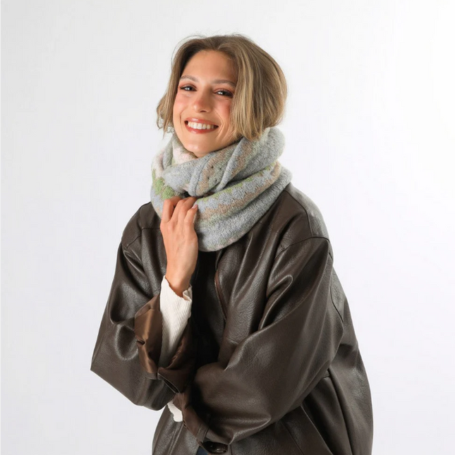 Cuello Humana HUMANA en color green.