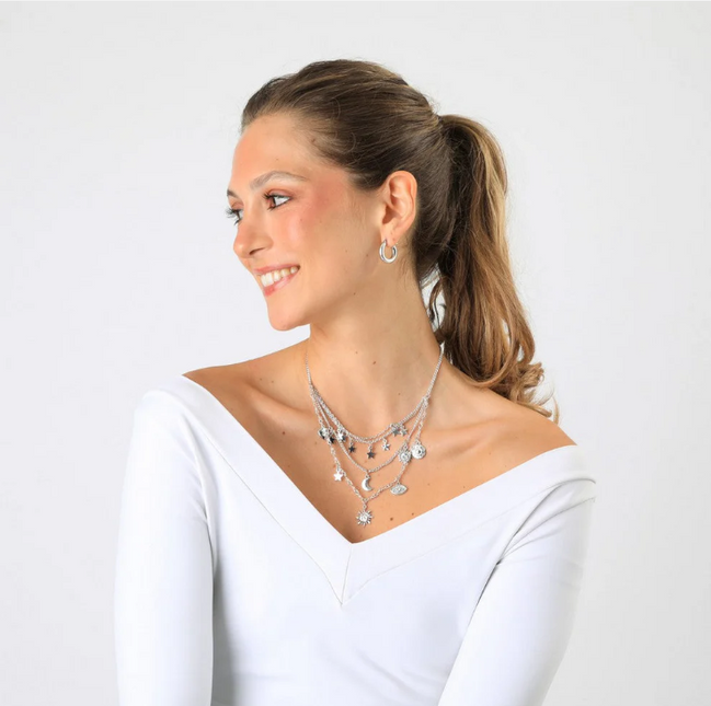 Collar Humana Yoli HUMANA en color plateado.