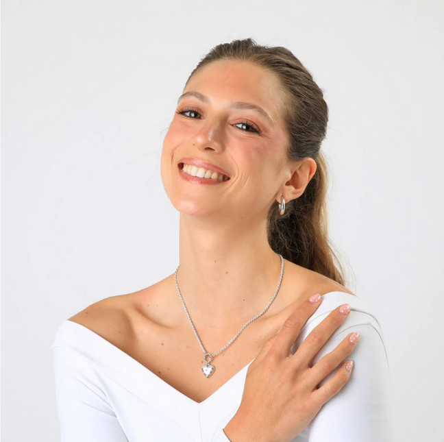 Collar Humana Maia HUMANA en color plateado.