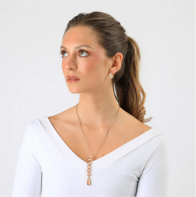 Collar Humana Ilda HUMANA en color dorado.