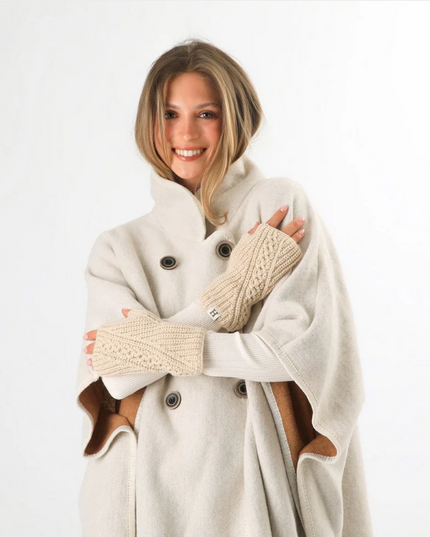 Guante Humana HUMANA en color beige.