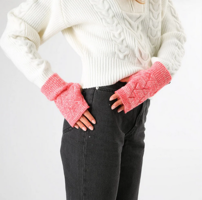 Guante Humana HUMANA en color fucsia.