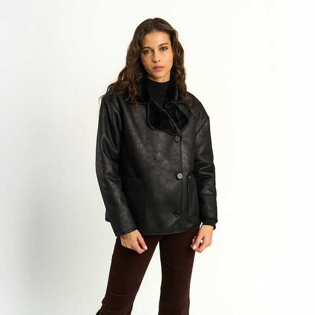 Prenda ELLUS Chaqueta Ellus Gamulan Botones en color negro.