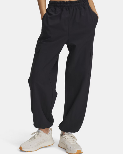 PANTALON DE BUZO UNDER ARMOUR RIVAL CARGO UNDER ARMOUR en color negro.