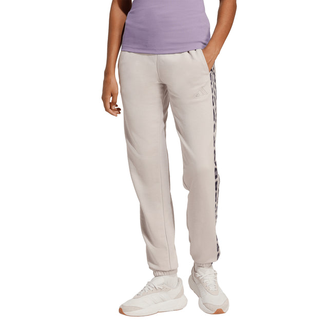 Pantalón de buzo Adidas Aop Ft Pt Inf en color púrpura hielo.