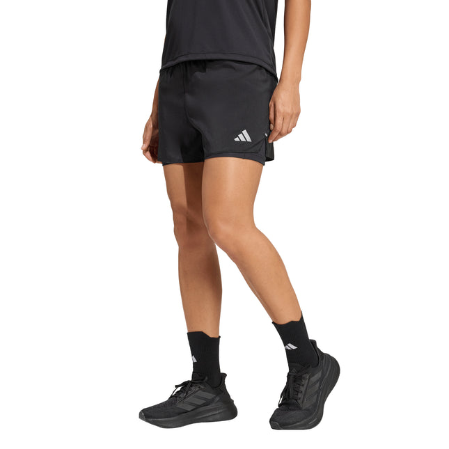 Prenda ADIDAS Short Adidas Run Ess 21 S en color negro.