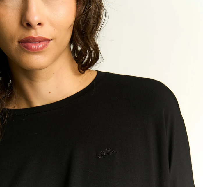 POLERA ELLUS BATWING FRONT HOTFIX LOGO