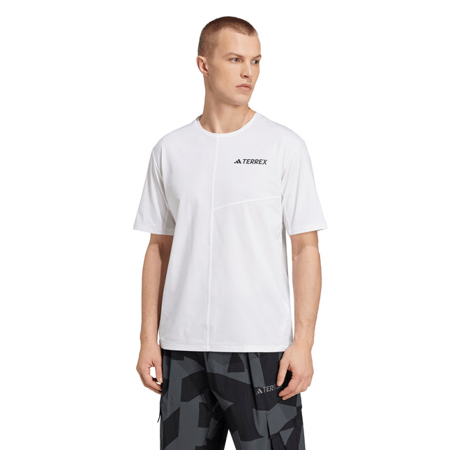 Polera Terrex MT Tee hombre en color blanco