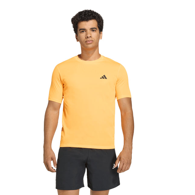 Polera Adidas We Bas T en color lucido/brillante.