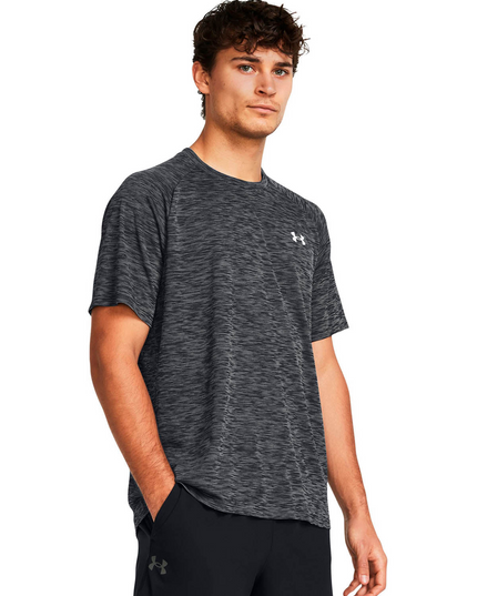 POLERA UNDER ARMOUR TECH TEXTURED SS UNDER ARMOUR en color black