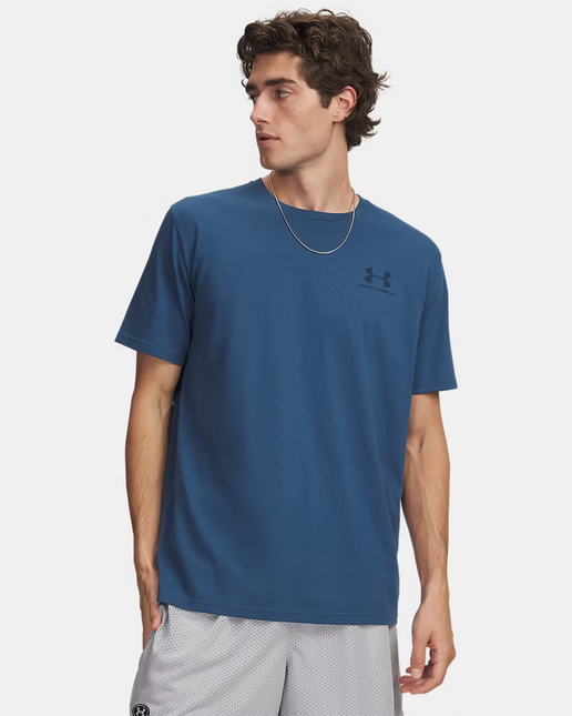 POLERA UNDER ARMOUR SPORTSTYLE LEFT CHEST S UNDER ARMOUR en color az marino.