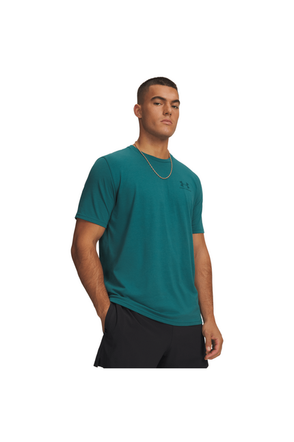 POLERA UNDER ARMOUR SPORTSTYLE LEFT CHEST S UNDER ARMOUR en color verde.