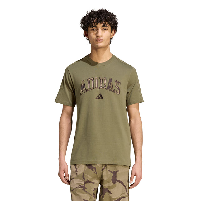 Polera Adidas M Camo Print Te en color verde oliva