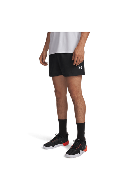 SHORT UNDER ARMOUR TECH WOVEN 5IN UNDER ARMOUR en color negro.