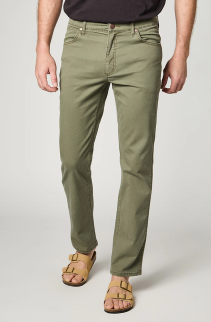 Pantalón Wrangler Greensboro en color military