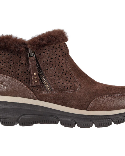 Botín SKECHERS Botin Skechers Easy Going en color chocolate.