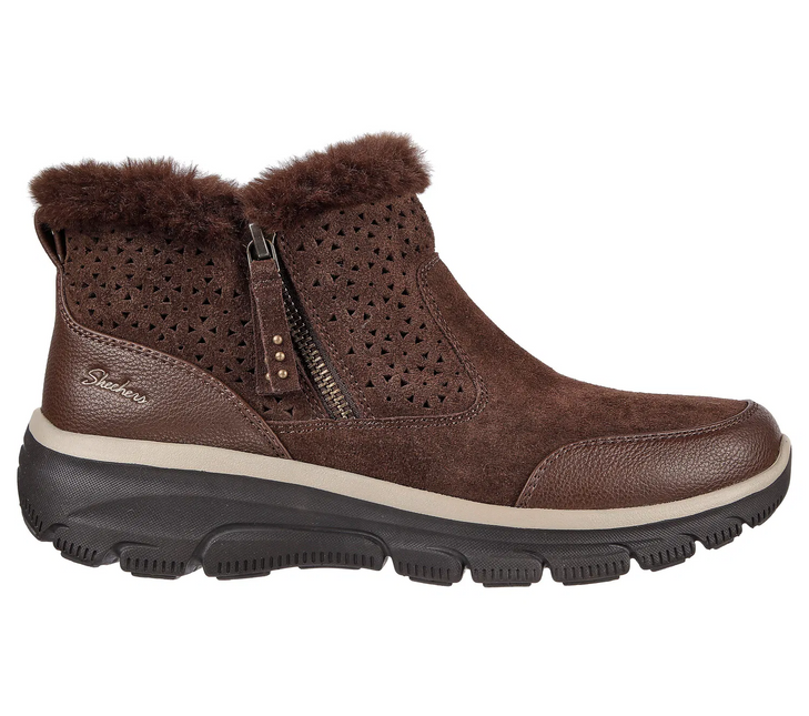 Botín SKECHERS Botin Skechers Easy Going en color chocolate.