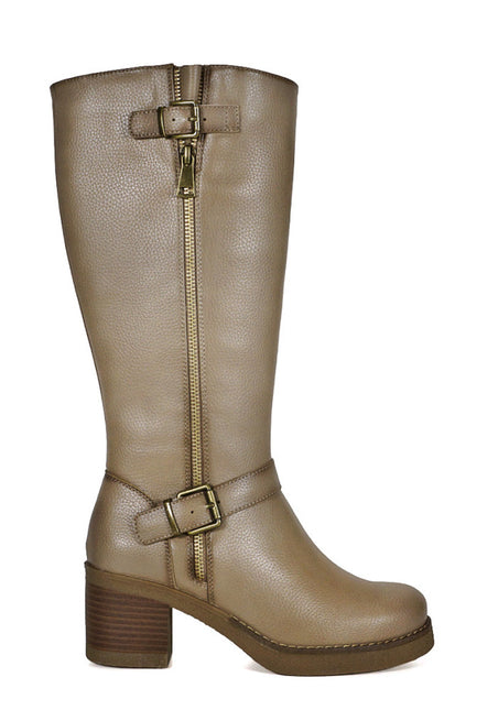 BOTA BEGOÑA BETSABI BEGOÑA en color beige.