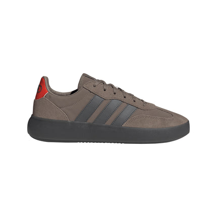 Zapatilla Adidas Barreda Decode Audi en color marrón.