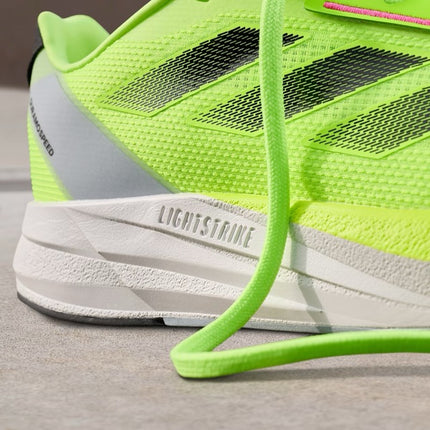 La combinación de la parte superior de malla ligera y transpirable con una media suela LIGHTSTRIKE que está pensada para corredores que quieren iniciarse en el mundo del running y avanzar al siguiente nivel 🔥