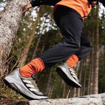 🌲 <strong>Explora sin límites con adidas Terrex: </strong>La zapatilla de senderismo impermeable, cómoda y resistente, hecha con materiales reciclados. Perfecta para todo terreno gracias a su suela Traxion y tecnología RAIN.RDY <a href="https://www.instagram.com/mawi.cl/?hl=es" title="https://www.instagram.com/mawi.cl/?hl=es">@mawi.cl</a>