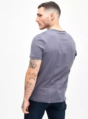 POLERA J.J.O GRAFICA SHINY MOSTACILLAS