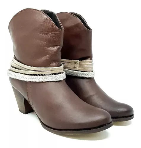 BOTIN EXS CUERO C/ HEBILLAS Y CADENAS